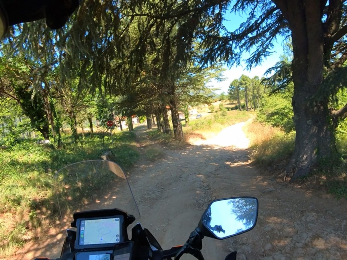 05-über eine Piste hinüber nach F